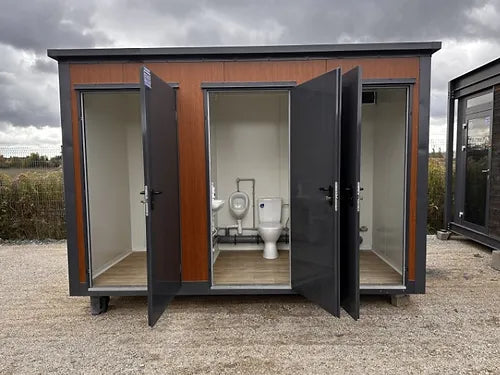 Contenedor Sanitario Tipo Pabellón con Triple Cabina