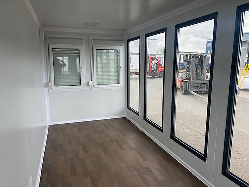 Oficina Portátil con Ventanas Panorámicas