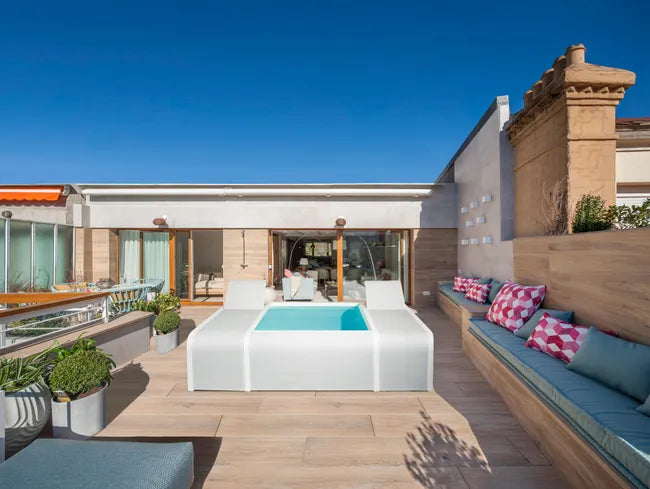 Piscina Mariposa con tumbonas GRE