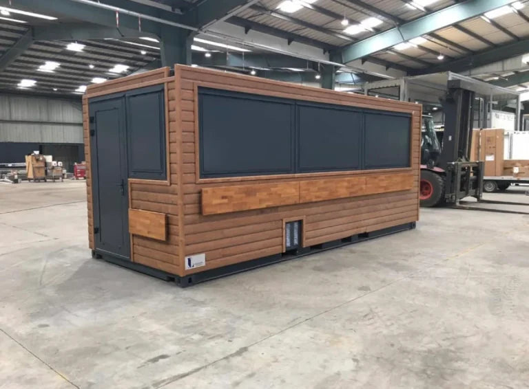 CONTENEDOR DE ENVÍO DE 20 PIES CONVERTIDO EN CAFETERÍA/BAR/SNACK BAR