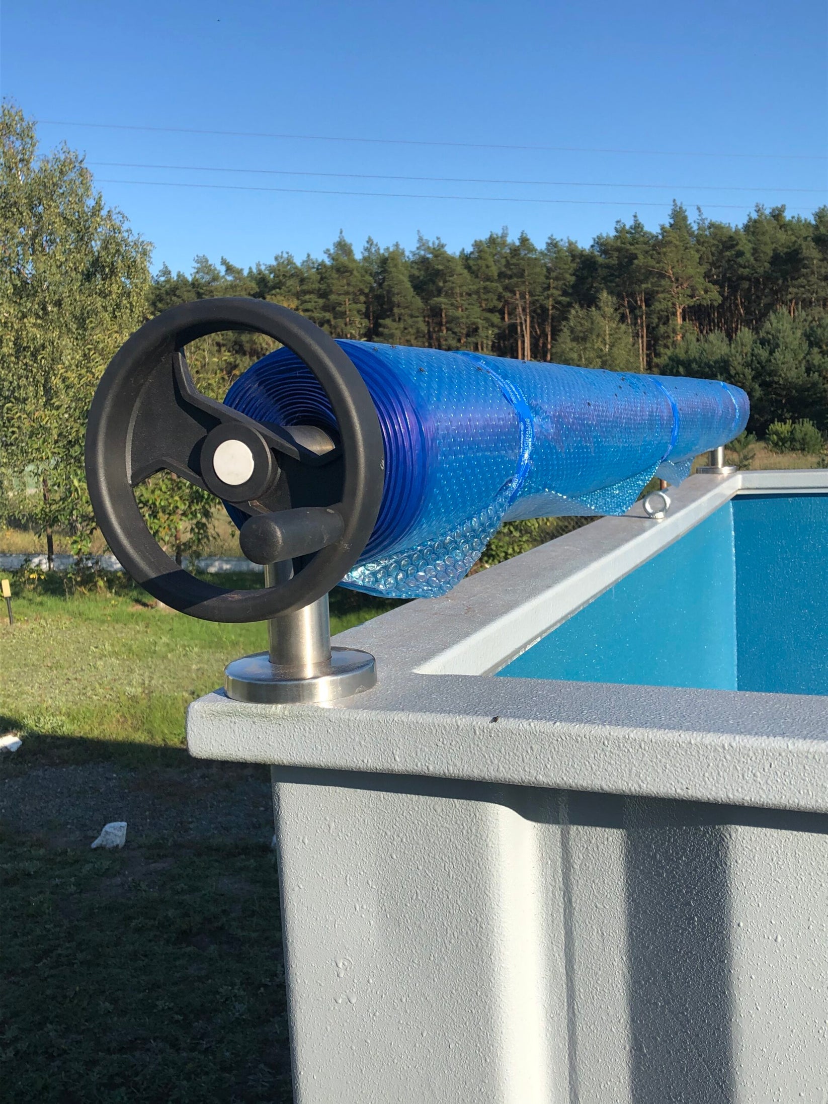 Piscina panorâmica em contêiner com dimensões de 6,05 x 2,44 m.