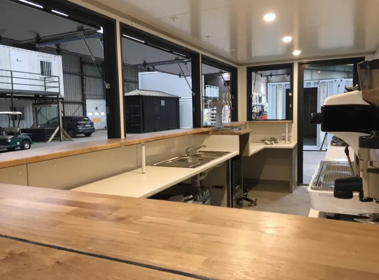 Contenedor de Envío de 20 Pies Convertido en Cafetería, Bar y Snack Bar