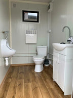 Contenedor Sanitario Doble con Depósito de Residuos 3 × 2 m (Blanco)