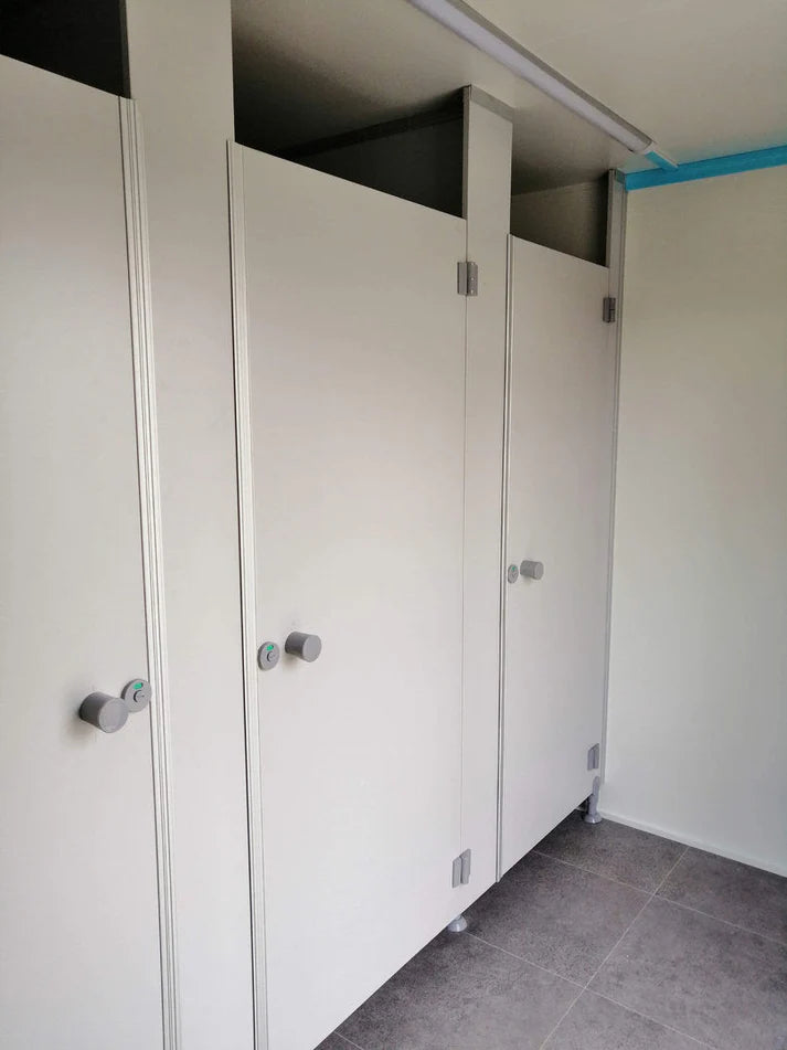 Remolque WC con doble WC 6x2,40 metros