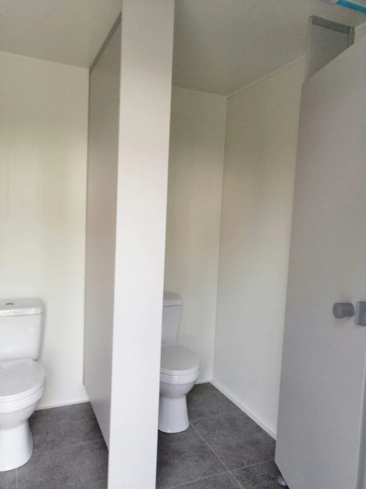 Remolque WC con doble WC 6x2,40 metros